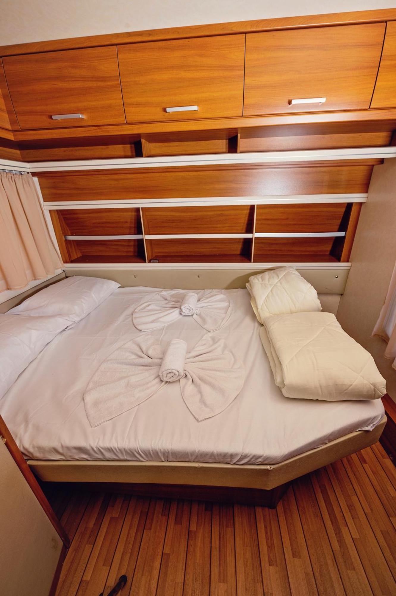 Каравани Avi Iris Фичоза Hotel Varna Buitenkant foto