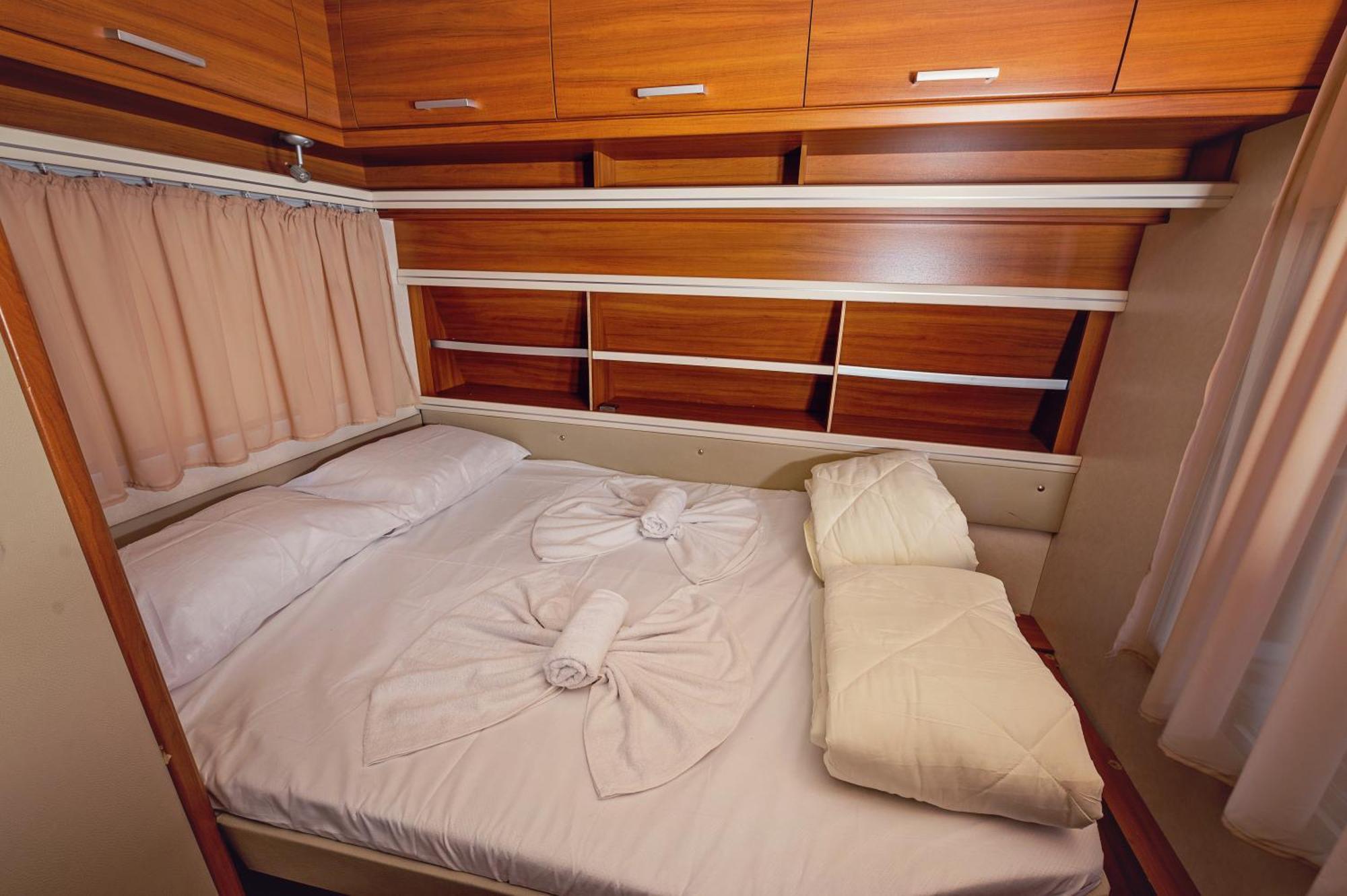 Каравани Avi Iris Фичоза Hotel Varna Buitenkant foto