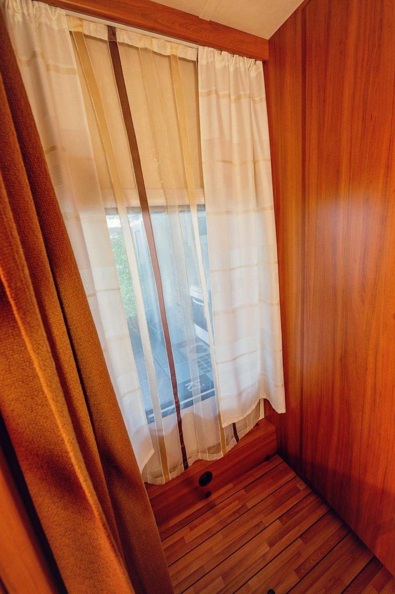 Каравани Avi Iris Фичоза Hotel Varna Buitenkant foto