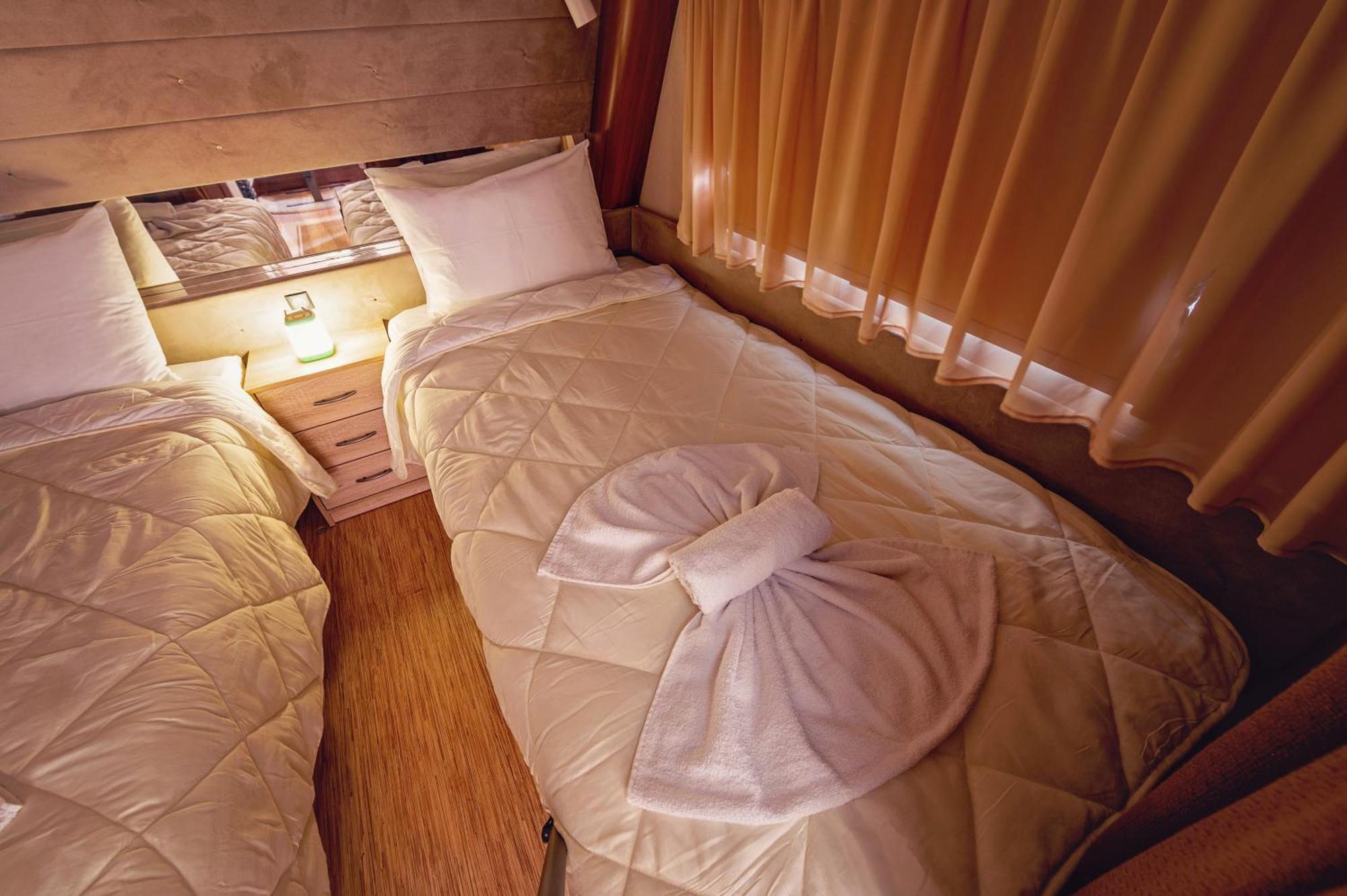 Каравани Avi Iris Фичоза Hotel Varna Buitenkant foto